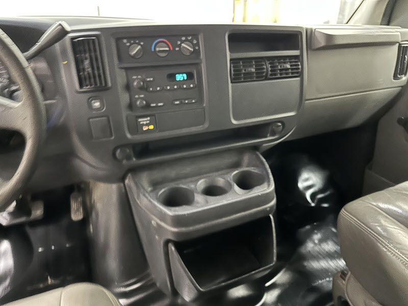 2003 Chevrolet Express Cargo Base photo 9