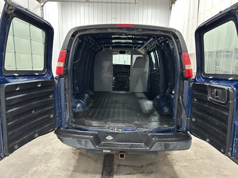 2003 Chevrolet Express Cargo Base photo 14