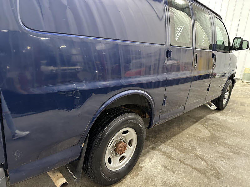 2003 Chevrolet Express Cargo Base photo 16