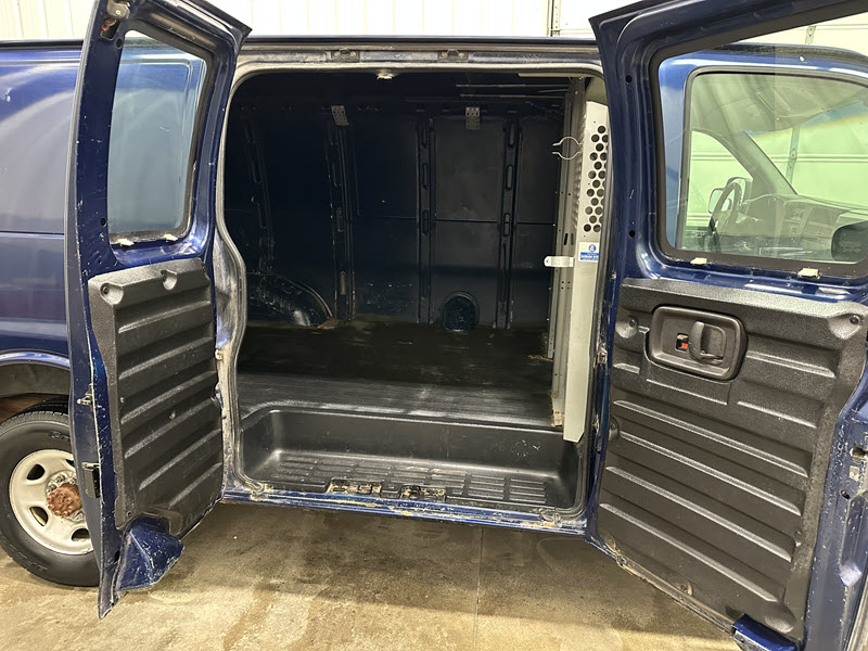 2003 Chevrolet Express Cargo Base photo 17