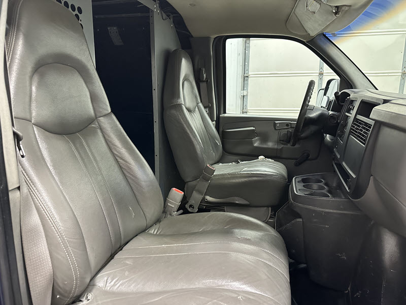 2003 Chevrolet Express Cargo Base photo 19