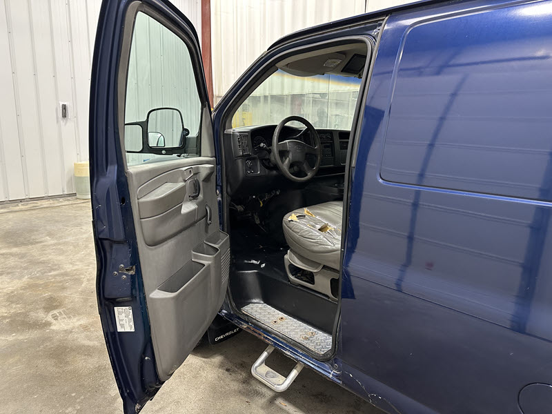 2003 Chevrolet Express Cargo Base photo 7