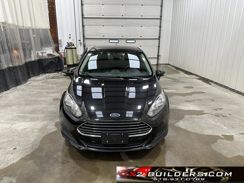 2014 Ford Fiesta SE photo 2