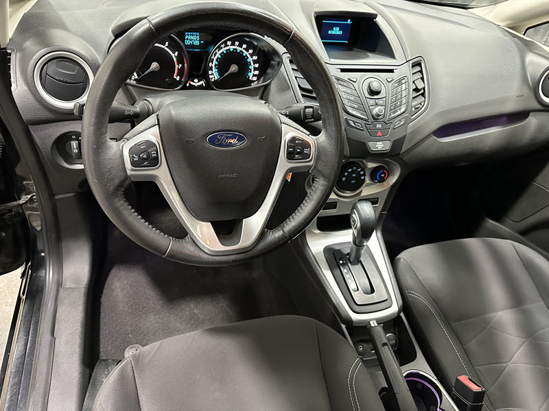 2014 Ford Fiesta SE photo 8