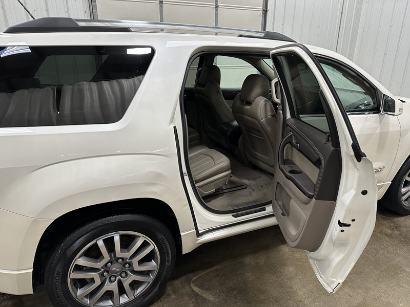 2014 GMC Acadia Denali photo 16