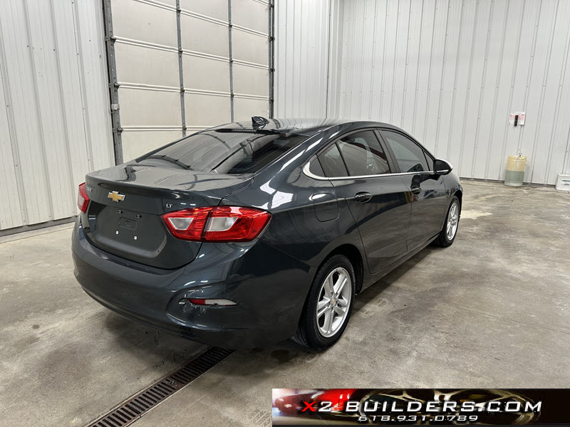 2018 Chevrolet Cruze LT photo 4