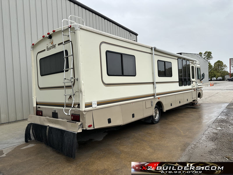 Salvage 1996 Fleetwood Bounder Ford F-530F Super Duty | X2 BUILDERS