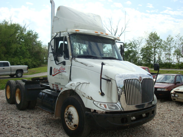 2005 International 8600 Series Semi Truck